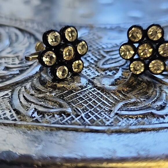 Vintage Flower Shaped Rhinestone Embellished Screw Back Earrings - Picture 3 of 9